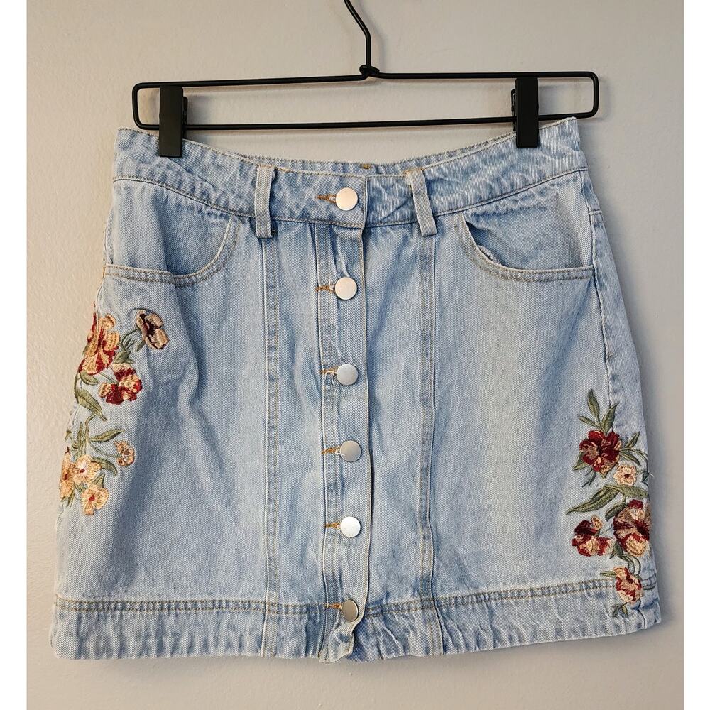 Loveriche Flower embroidered‎ denim mini skirt sz medium  retro button front